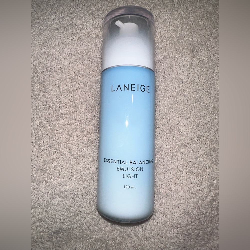 New LANEIGE Essential Balancing Emulsion (Light) - Picture 3 of 7